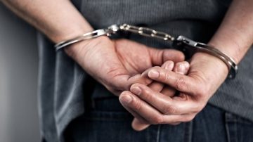 Durante un asalto torturan a anciana y le roban $5 millones: un detenido
