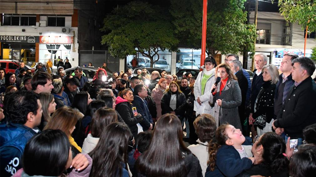 La intendente Fuentes dejó habilitada la nueva iluminación Led de avenida Pedro León Gallo