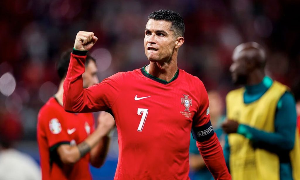 La Portugal de Cristiano Ronaldo festejó sobre el final ante República Checa