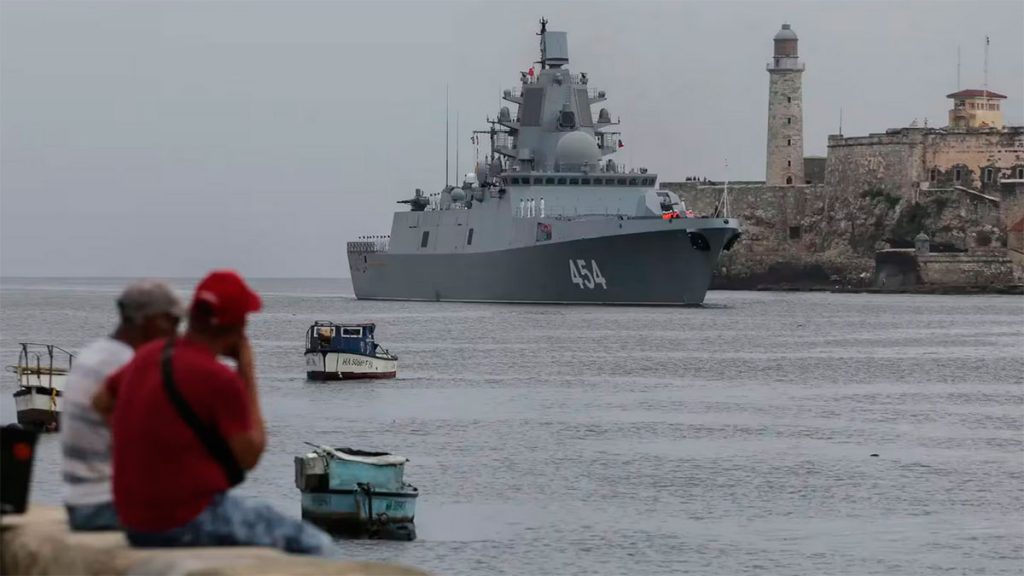 Estados Unidos mandó un submarino a Guantánamo, mientras Rusia realiza ejercicios militares en Cuba