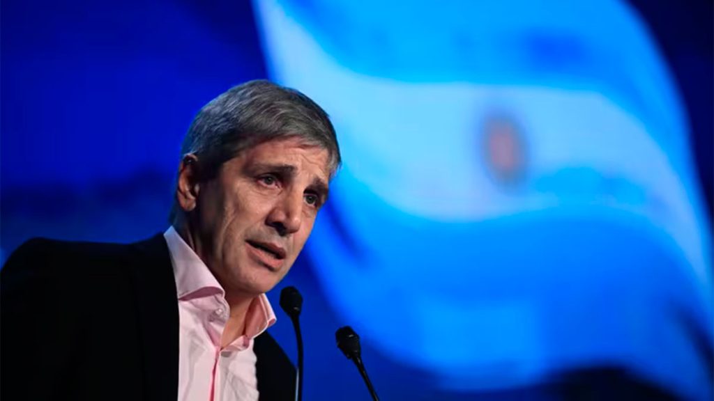 El tajante mensaje de Luis Caputo en medio de los rumores de devaluación