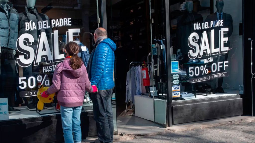 Día del padre: las ventas cayeron 10,2% y creció la compra de regalos entre varios miembros de las familias