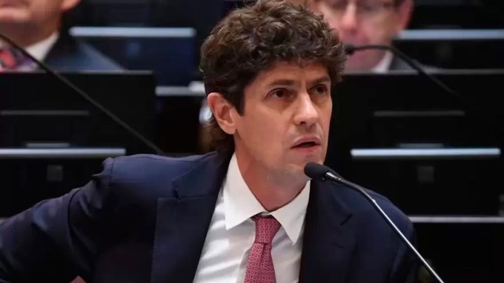 Lousteau duro contra la Ley Bases: “Todo a las grandes empresas y los jubilados tienen que esperar”