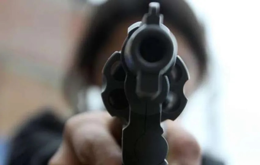 Salvaje asalto en el barrio Mosconi: una familia es maniatada y encerrada en el baño