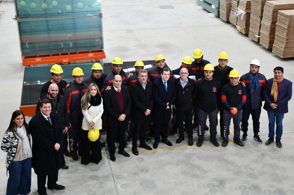 Zamora inauguró la primera fábrica de vidriado hermético en Santiago del Estero