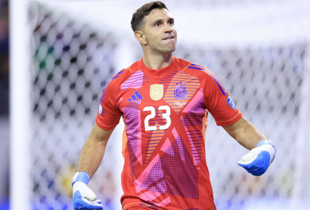 El Dibu Martínez volvió a vestirse de héroe y Argentina está en semis