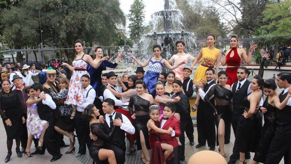 La Acción Teatral Urbana animó la ciudad como parte de los festejos por el cumple de Santiago