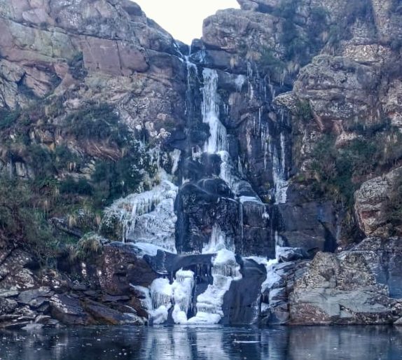 Ola Polar en Córdoba: Una Cascada de 30 Metros Completamente Congelada