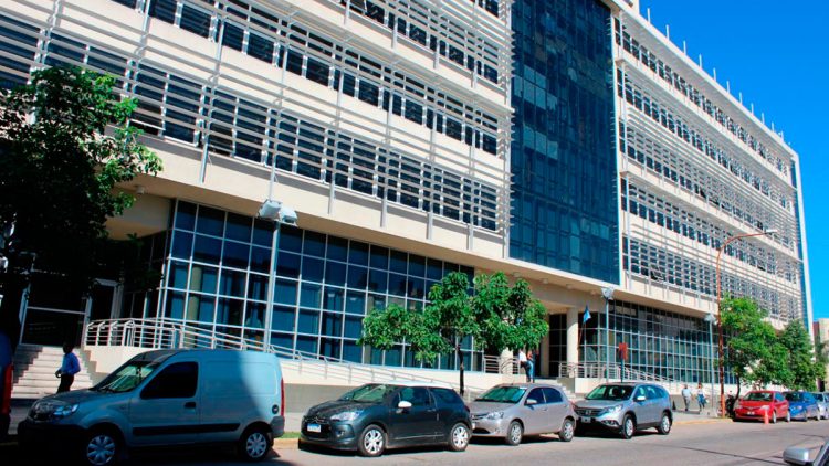 Presunto caso de sodomización en la Comisaría Séptima: pericia preliminar descarta lesiones de abuso en el detenido