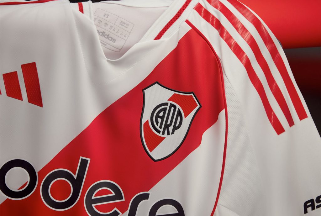 River presentó su nueva camiseta inspirada en el equipo del ’86: precios y dónde comprarla