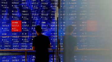 Fuerte caída en la bolsa de Tokio por la fortaleza del yen y la desconfianza en la economía de EEUU