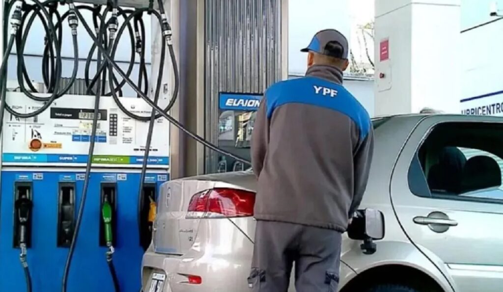Subió la nafta: ¿Cuánto cuesta llenar el tanque en Santiago del Estero?