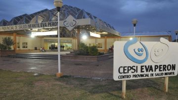 Un adolescente de 14 años derrapó con la moto de su mamá y fue trasladado en grave estado al Cepsi