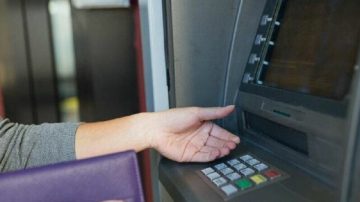 El Ministerio de Economía emitió un comunicado por pagos indebidos de “doble aguinaldo” a empleados públicos por un error de la entidad bancaria