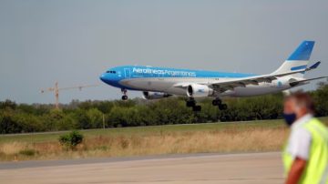 Crece el conflicto entre Aerolíneas y los sindicatos: adelantaron la asamblea y las demoras afectaron a miles de usuarios