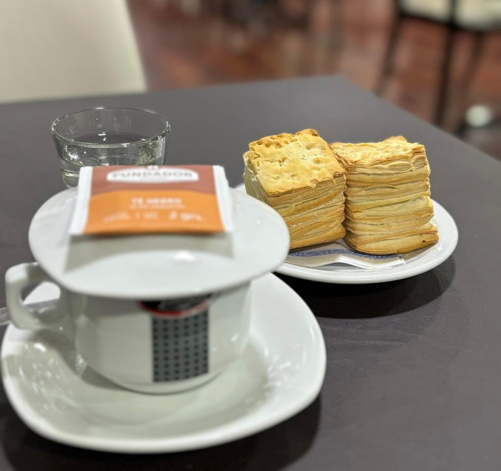 En La Banda, una cafetería ofrece desayunos a $500: ¿Cómo es posible este suceso?