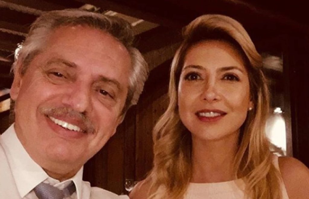 Alberto Fernández le envió dos WhatsApp a Fabiola Yañez y lo acusan de violar la orden de restricción