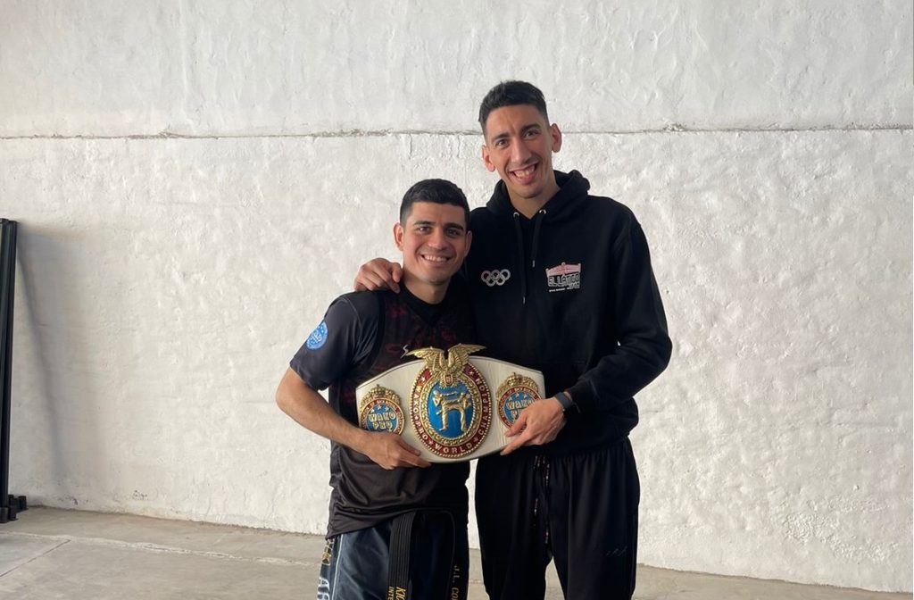 Campeón mundial de kickboxing visitó Santiago y habló del sueño olímpico para 2032