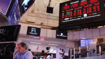 Se derrumban los mercados mundiales tras los anuncios de Donld Trump