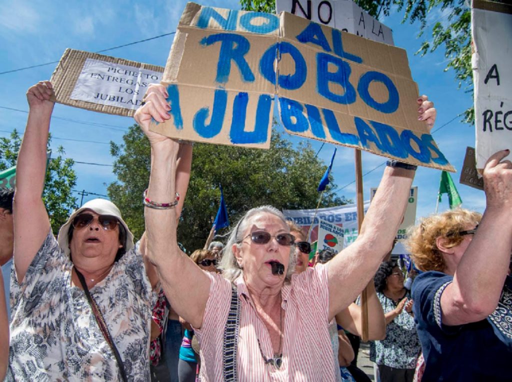 El plan de Milei para frenar la escalada de protestas tras vetar la ley previsional