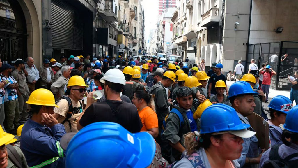 El Gobierno recortó más de 20.000 puestos de trabajo en seis meses