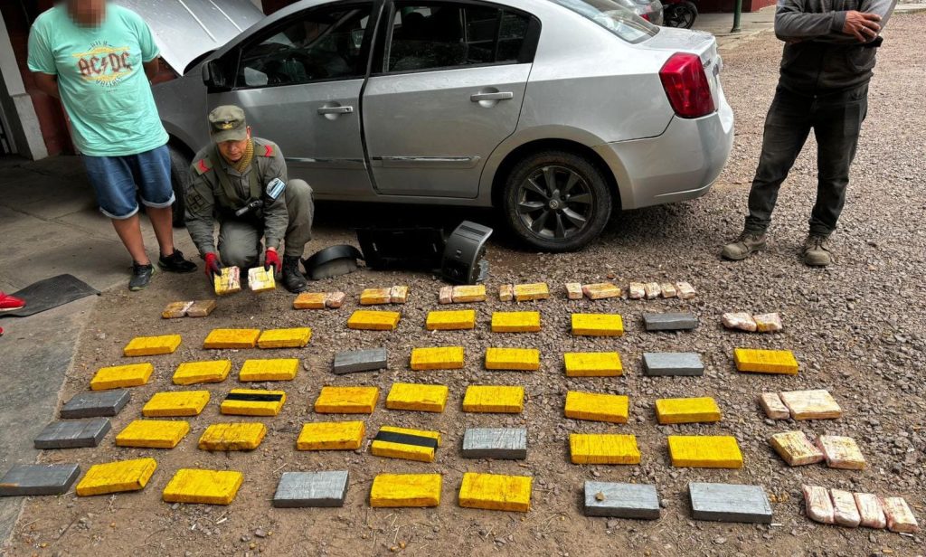 Interceptan en Pinto a dos salteños que transportaban más de 50 kilos de cocaína