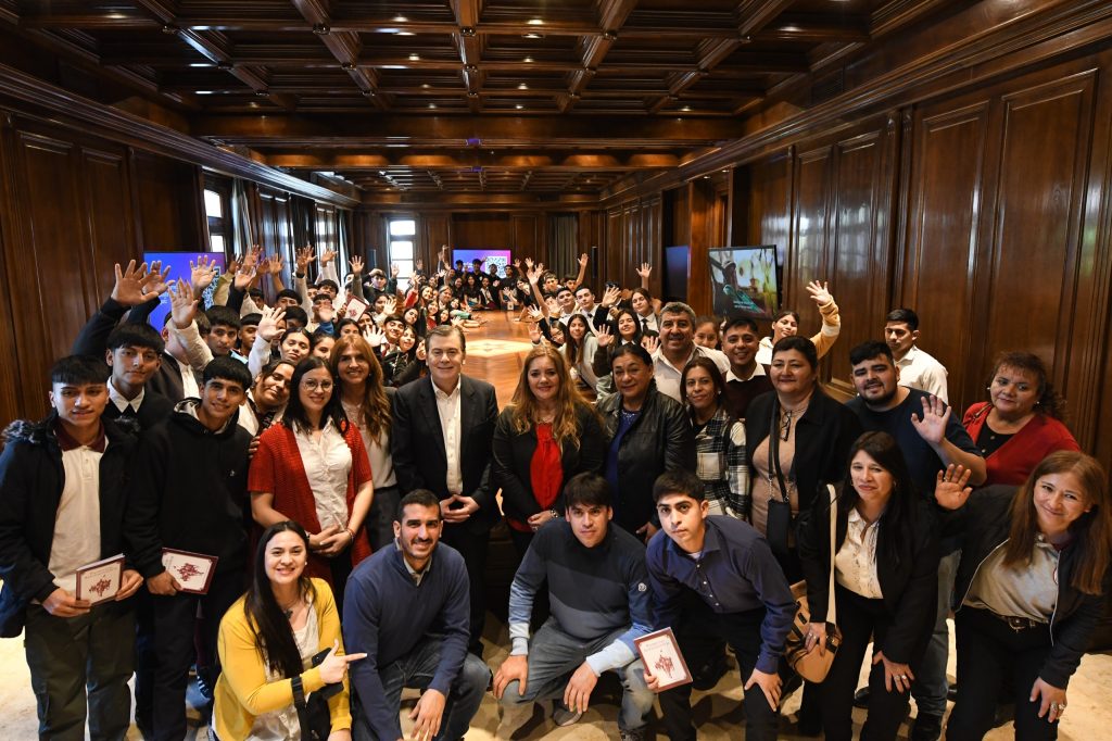 Gerardo Zamora se reunió con estudiantes de Copo, Silípica y San Martín