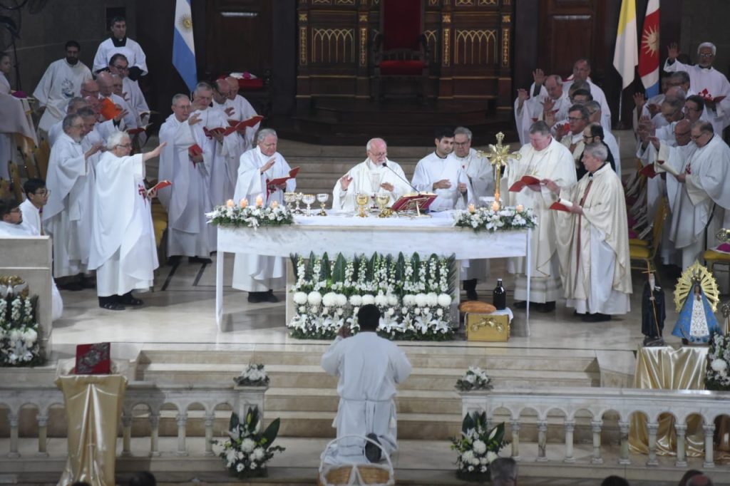 FOTOS Y VIDEOS | La Sede Primada de Argentina es Santiago del Estero con misa santiagueña incluida