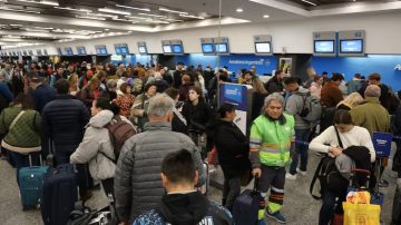 Por una protesta, Aerolíneas canceló vuelos y derivó pasajeros a otras empresas