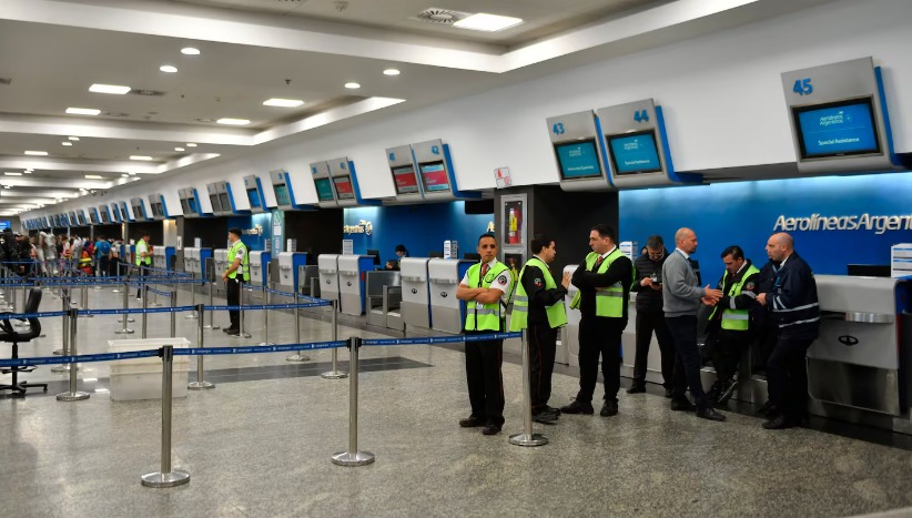 Paro de aduaneros provocó demoras en el Aeropuerto de Ezeiza