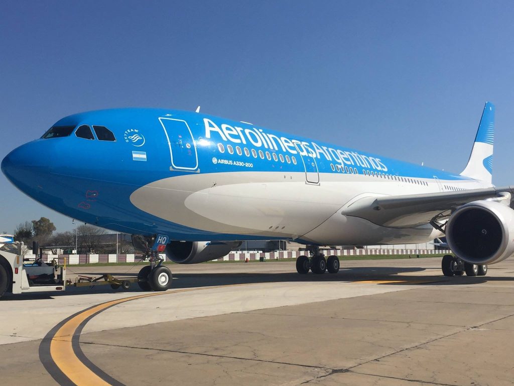Aerolíneas Argentinas anunció nuevos vuelos nocturnos a precios promocionales con hasta 50% de descuento