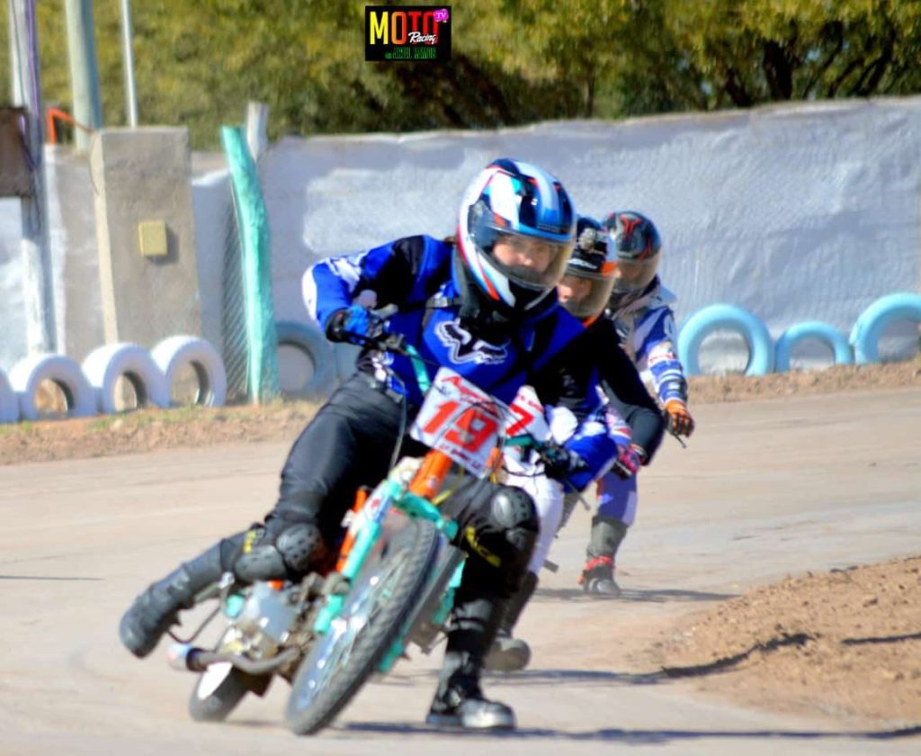 Agostina Sarmiento, la sensación del motociclismo de óvalo en Santiago del Estero