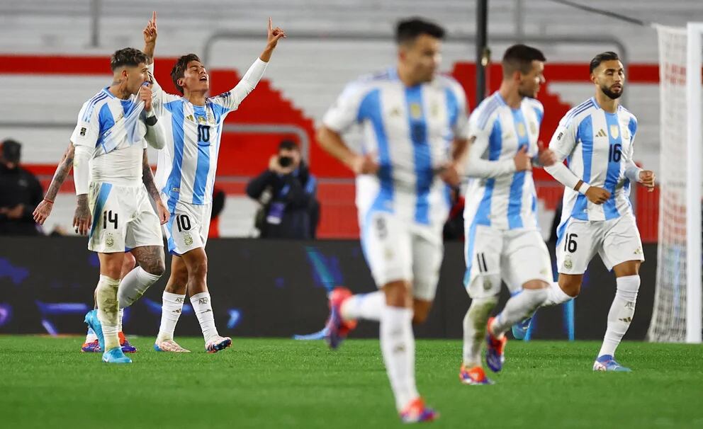 Compacto: los goles de Argentina 3, Chile 0