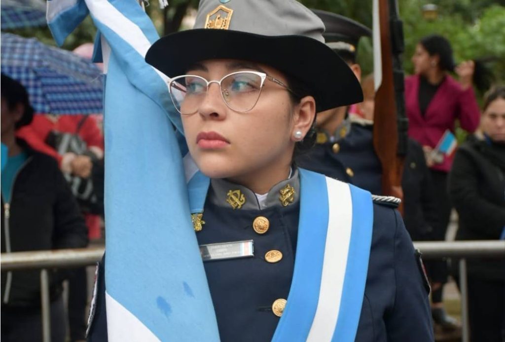 Piden cadenas de oración para una joven Cadete de Policía que derrapó en la Ruta 9