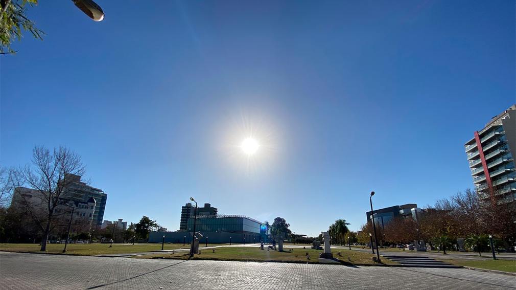 El calor no afloja y este lunes será insoportable en Santiago del Estero con máxima de 43°C