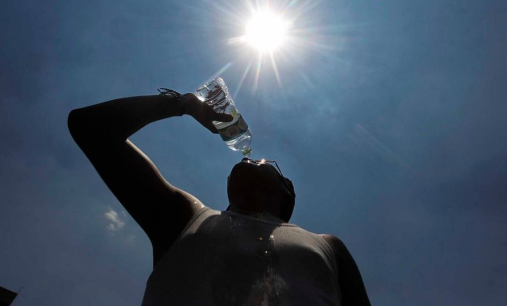 Viernes caluroso en Santiago y se espera un fin de semana que será infernal