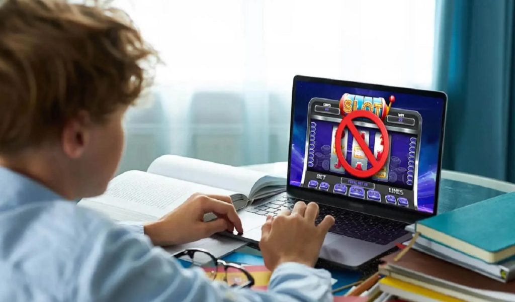 Tiene 13 años, apostó en un casino ilegal, se endeudó y ahora amenazan a su familia