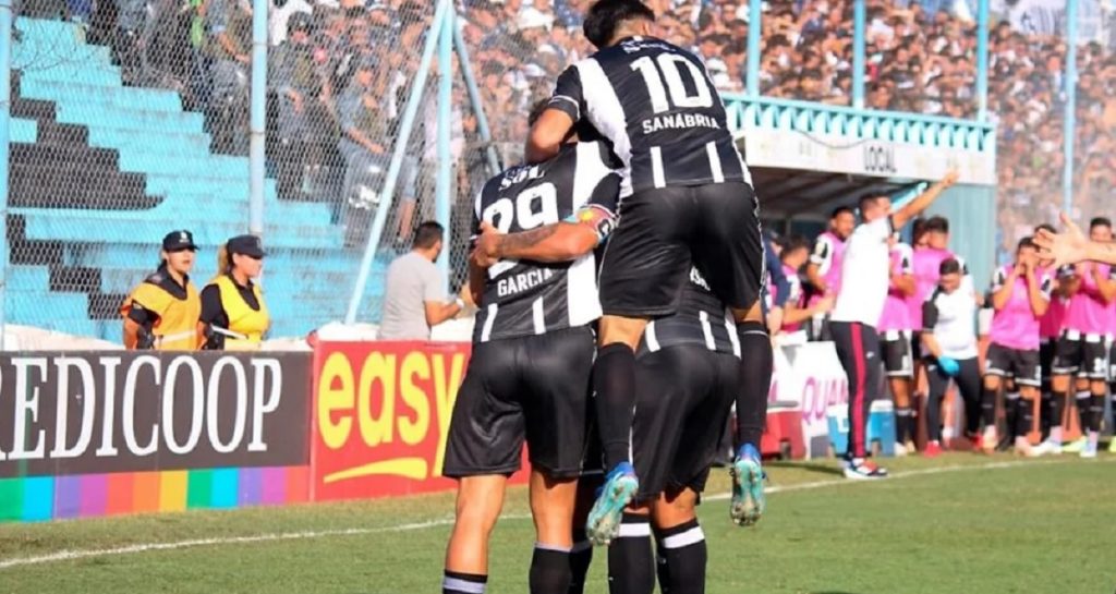 Central Córdoba sumó su tercera victoria al hilo ante Barracas Central