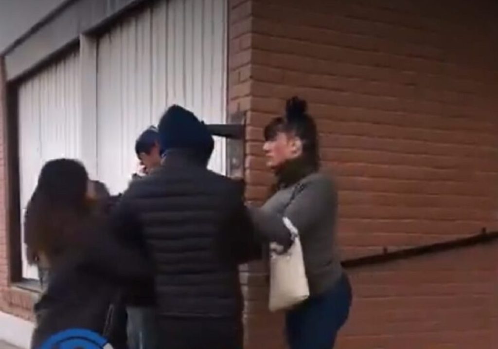 VIDEO | Creyó que su esposo le era infiel, lo siguió y se llevó una gran sorpresa