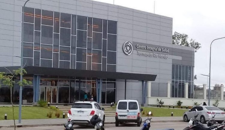 Las Termas: un partido de fútbol terminó con un adolescente con traumatismo de cráneo tras chocar con un paredón