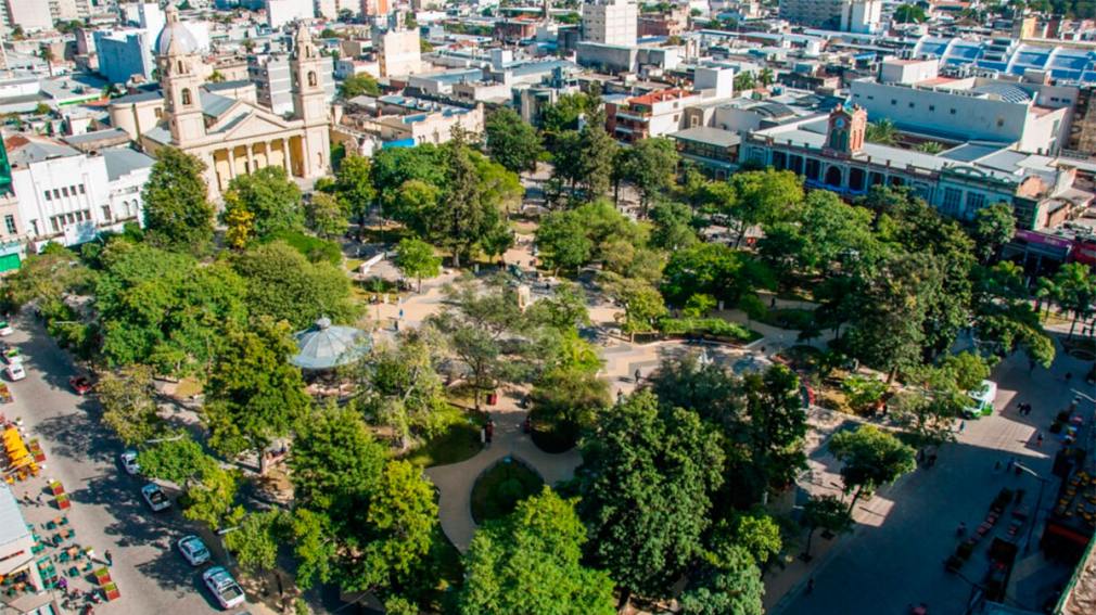 Santiago se prepara para la llegada de la primavera con un viernes con 38°C de máxima