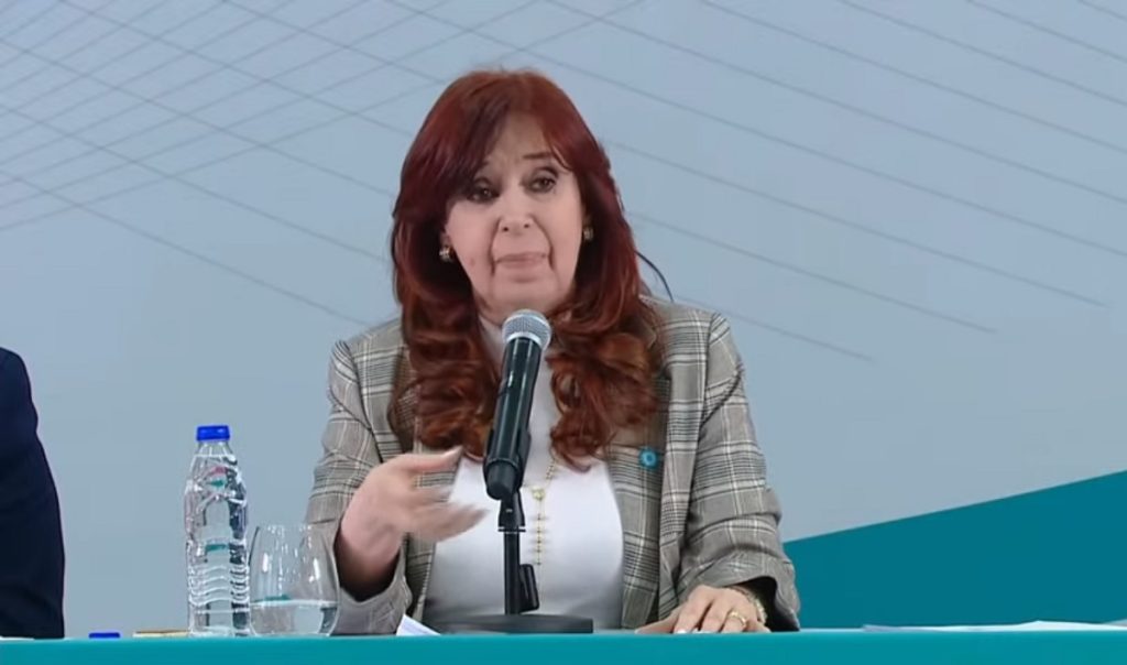 Cristina Kirchner chicaneó a Milei: “Largue a Friedman y cace el manual argentino”