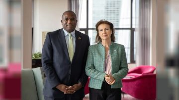 Diana Mondino y Reino Unido acordaron reanudar los vuelos a las Islas Malvinas
