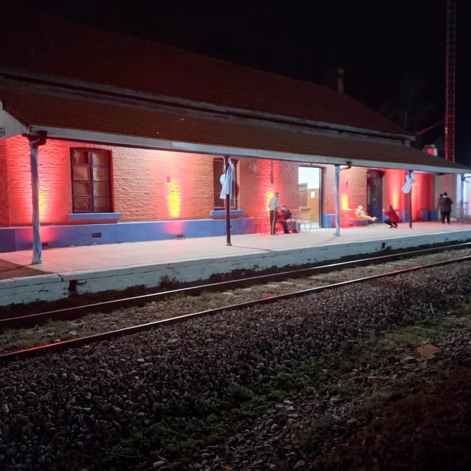 La odisea de 500 pasajeros del tren que viaja de Retiro a Tucumán: quedaron varados en Herrera