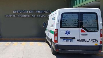 Un joven sufrió lesiones graves tras chocar un auto estacionado en la banquina