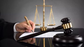 Cayó un abogado por falsificar precedentes con Inteligencia Artificial