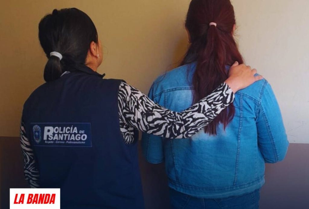 Usaba las tarjetas de crédito de un hombre enfermo y fue detenida
