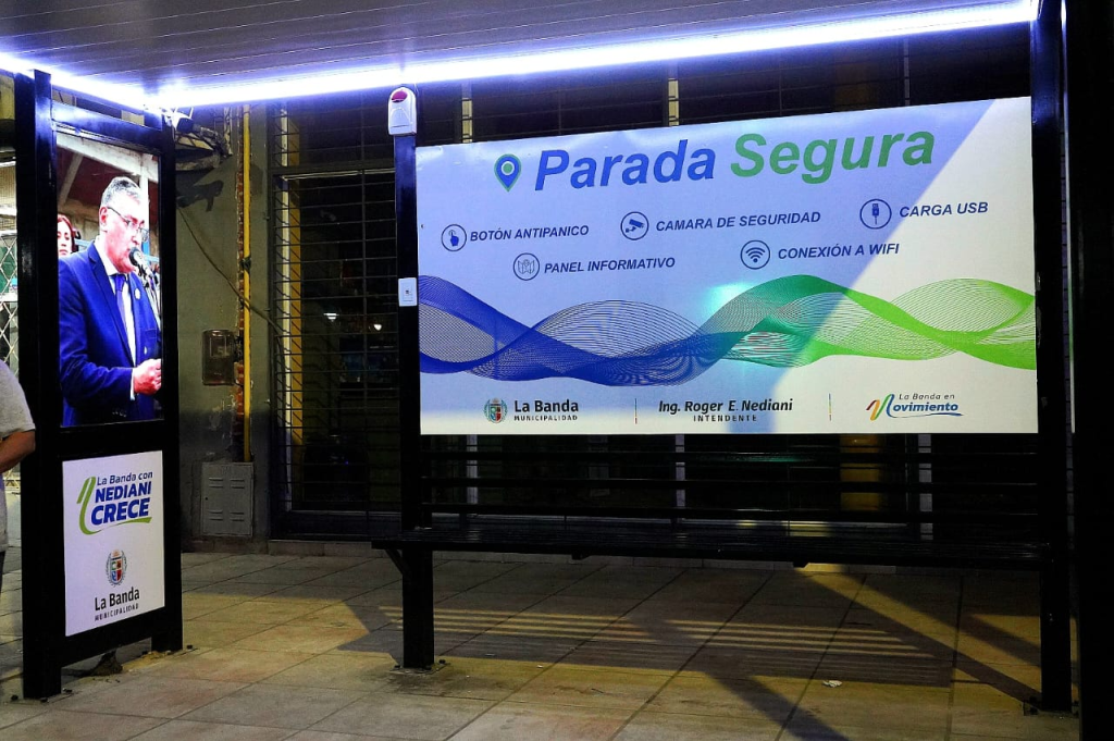Con cámaras, wifi y alarma: así son las “paradas inteligentes” de colectivos en La Banda
