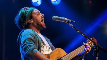 Raly Barrionuevo regresa al Teatro 25 de Mayo