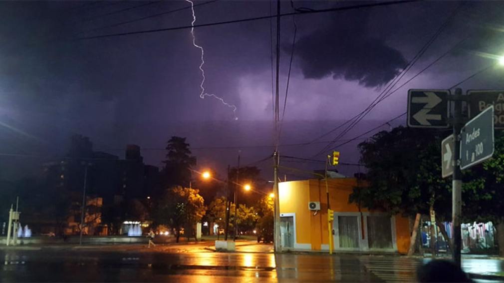 Luego de un jueves infernal, hay pronóstico de tormentas aisladas en Santiago del Estero